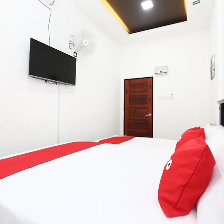 Super Oyo 89678 Ady Hotel كُوالا تيرينغانو المظهر الخارجي الصورة