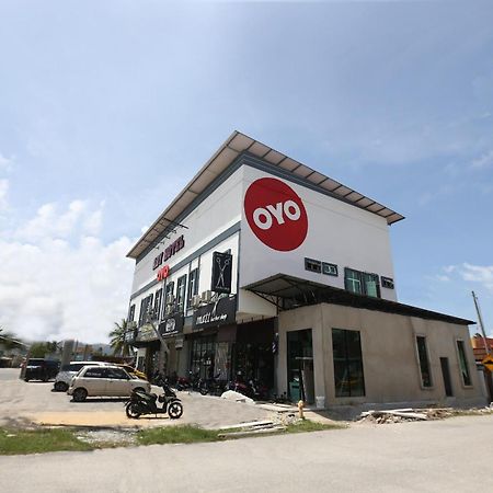 Super Oyo 89678 Ady Hotel كُوالا تيرينغانو المظهر الخارجي الصورة