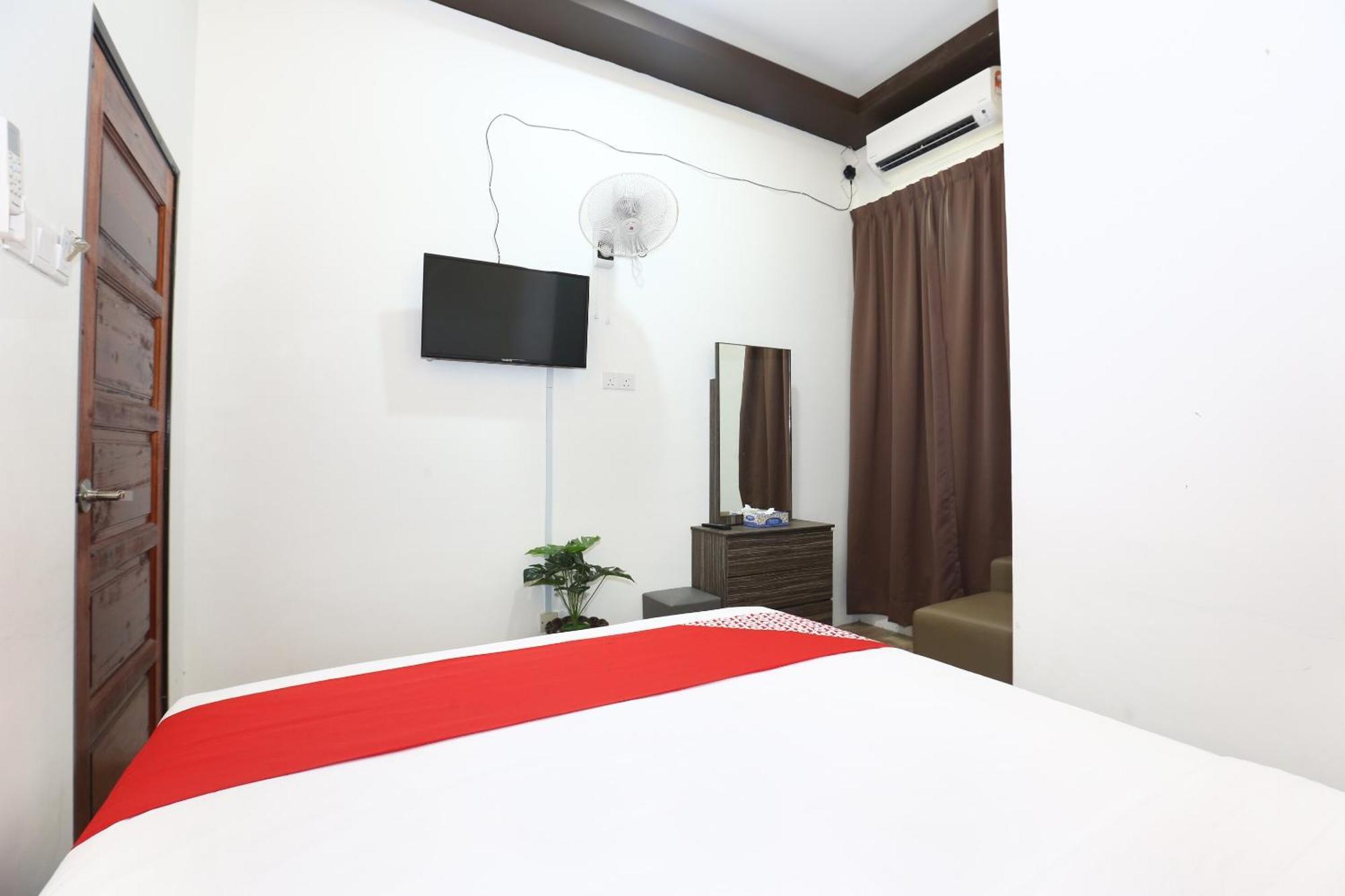 Super Oyo 89678 Ady Hotel كُوالا تيرينغانو المظهر الخارجي الصورة
