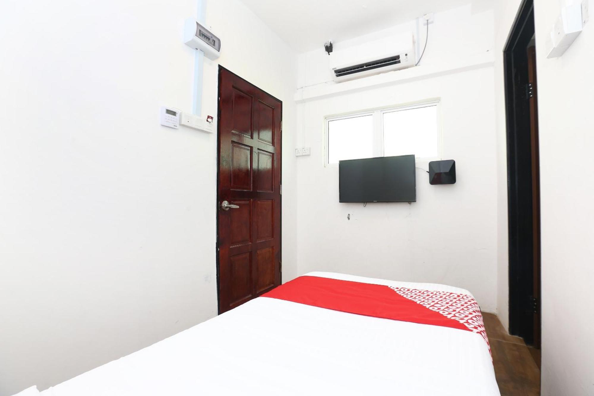 Super Oyo 89678 Ady Hotel كُوالا تيرينغانو المظهر الخارجي الصورة