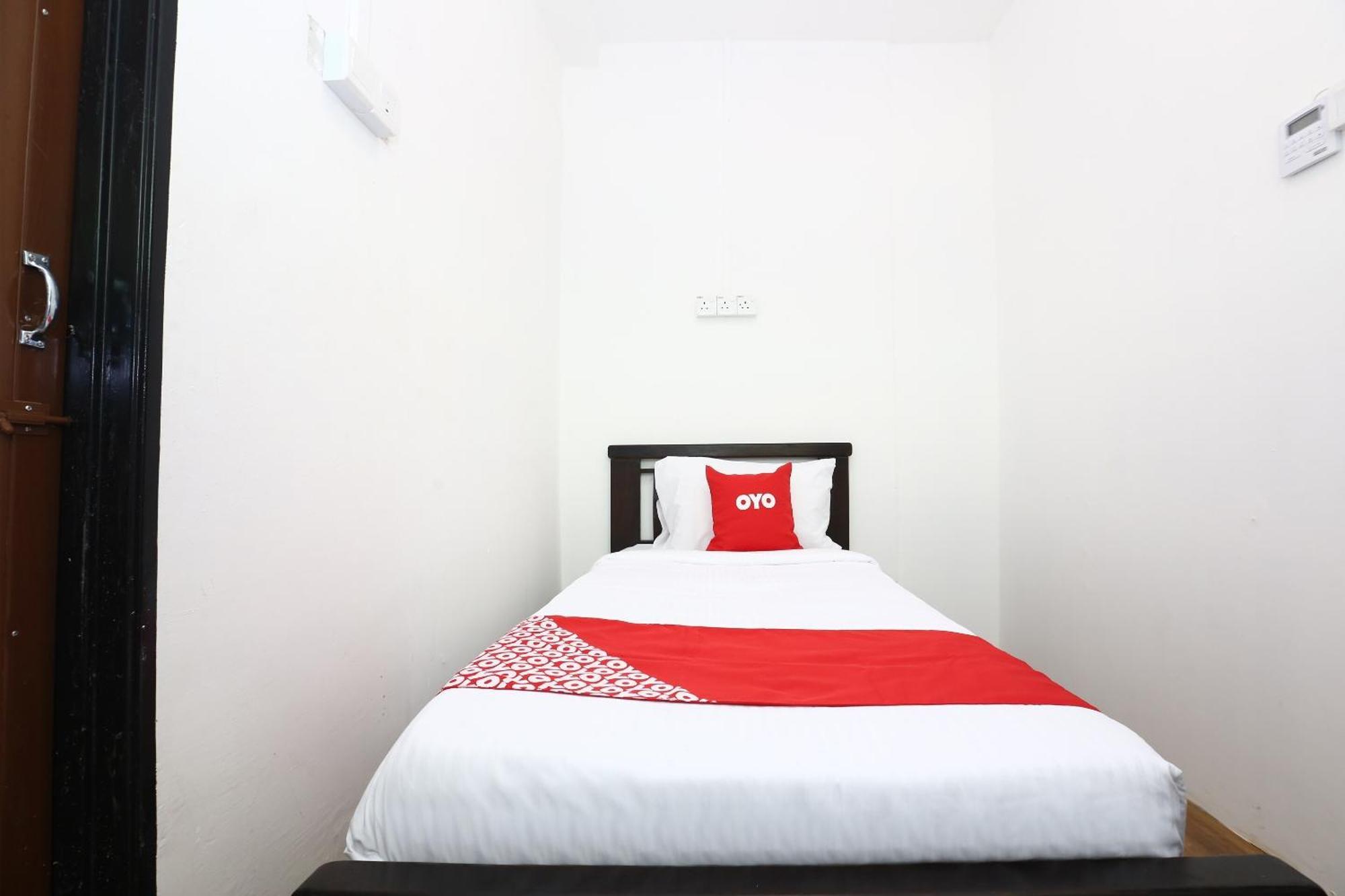 Super Oyo 89678 Ady Hotel كُوالا تيرينغانو المظهر الخارجي الصورة