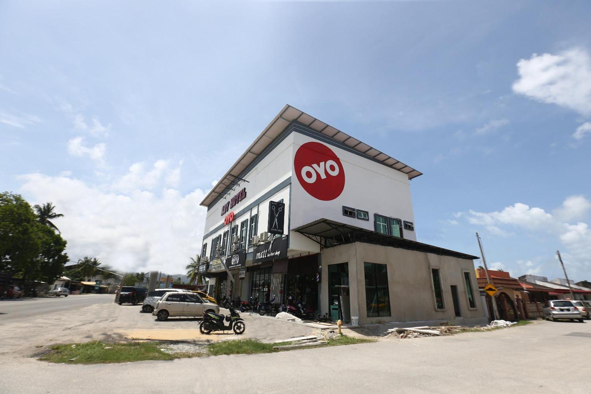 Super Oyo 89678 Ady Hotel كُوالا تيرينغانو المظهر الخارجي الصورة