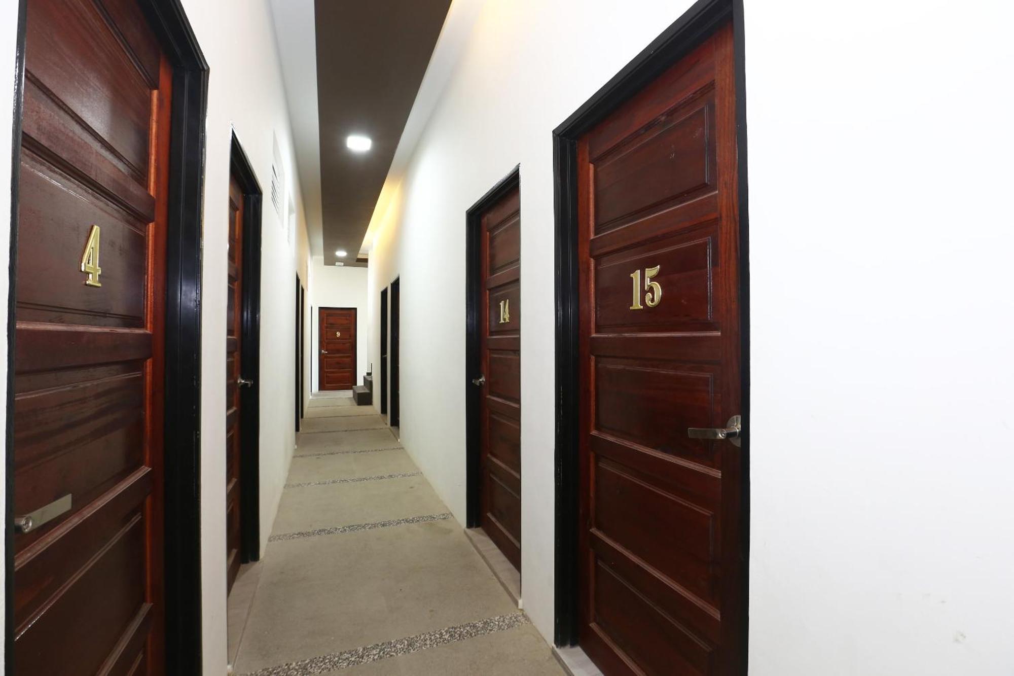 Super Oyo 89678 Ady Hotel كُوالا تيرينغانو المظهر الخارجي الصورة