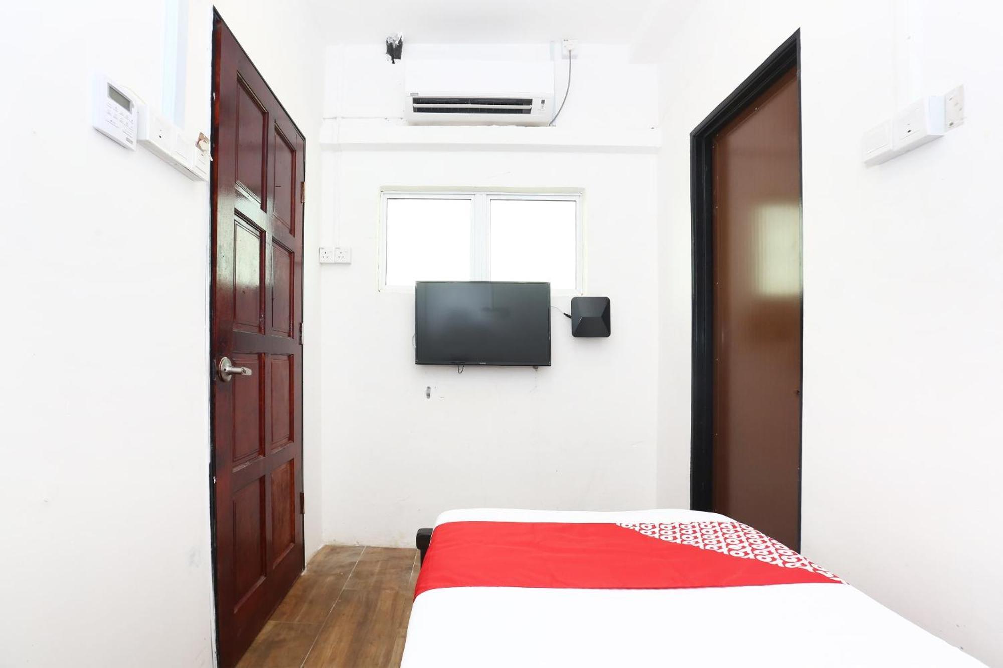 Super Oyo 89678 Ady Hotel كُوالا تيرينغانو المظهر الخارجي الصورة