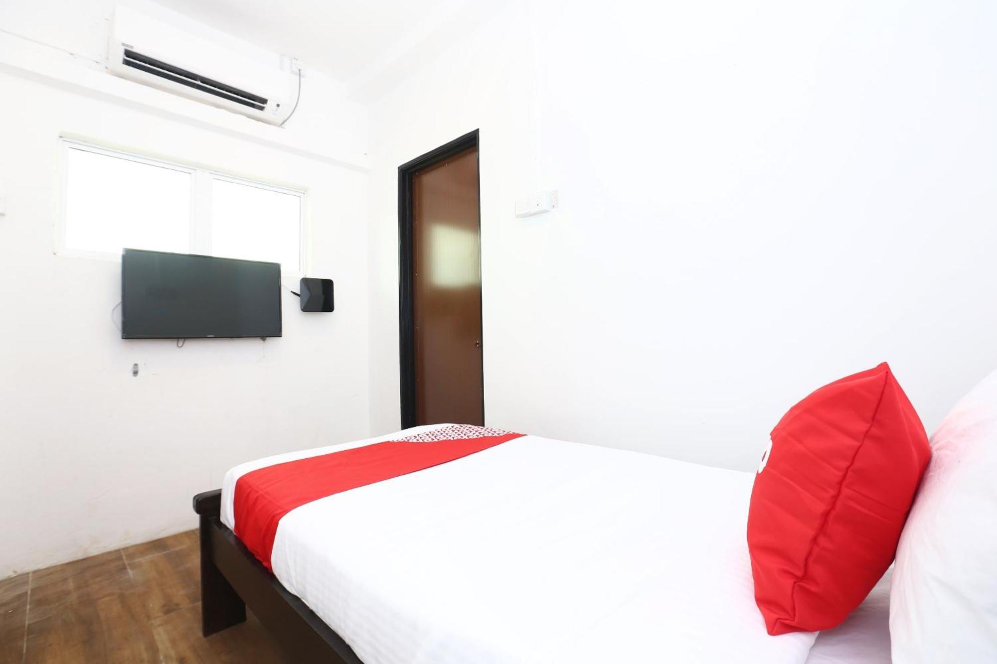 Super Oyo 89678 Ady Hotel كُوالا تيرينغانو المظهر الخارجي الصورة