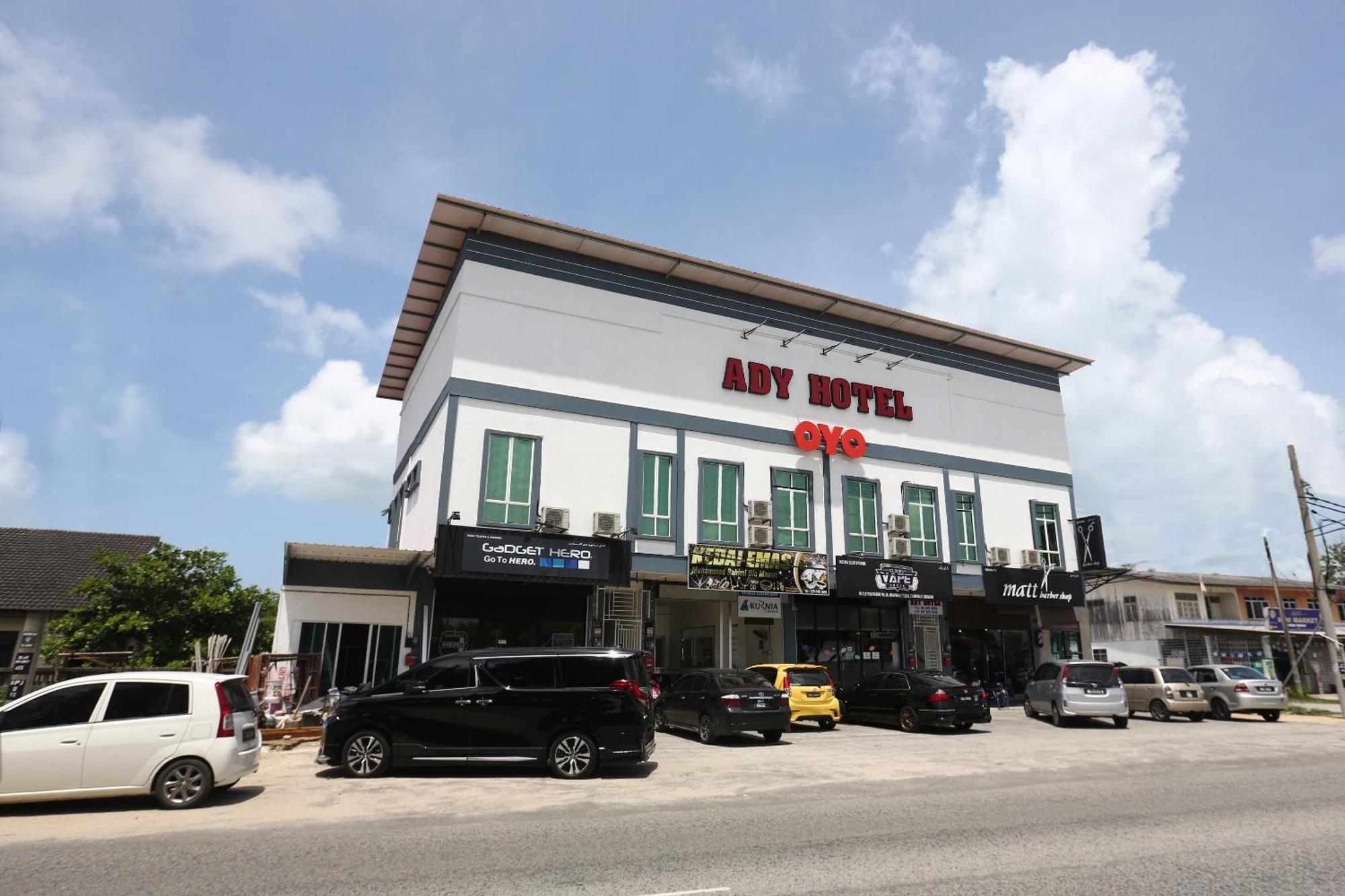 Super Oyo 89678 Ady Hotel كُوالا تيرينغانو المظهر الخارجي الصورة